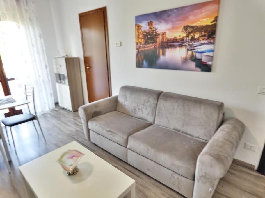 デセンツァーノ・デル・ガルダWelcome House Desenzano Centerアパートメント エクステリア 写真